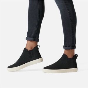 Rothy’s • The Chelsea Black Pull on Ankle Sneaker Shoe Women’s (8.5)